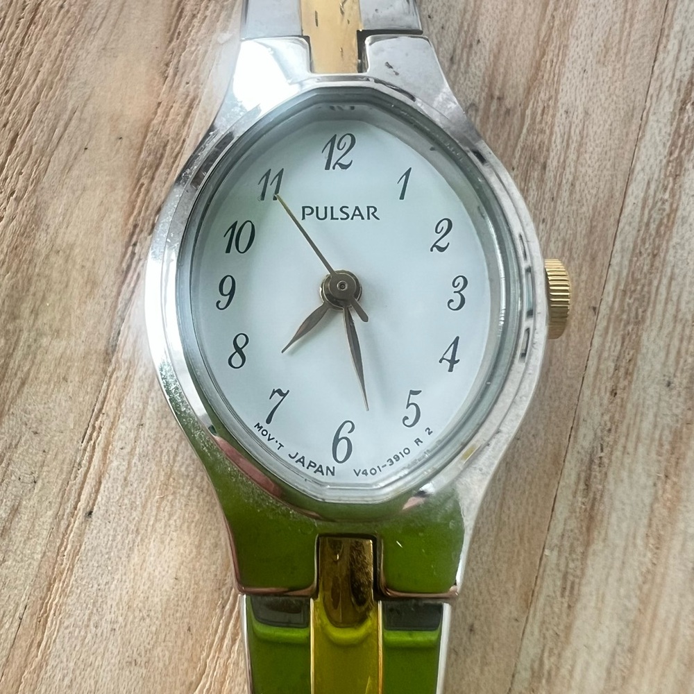 Pulsar ladies oval Two toned dress watch NEW BATTERY